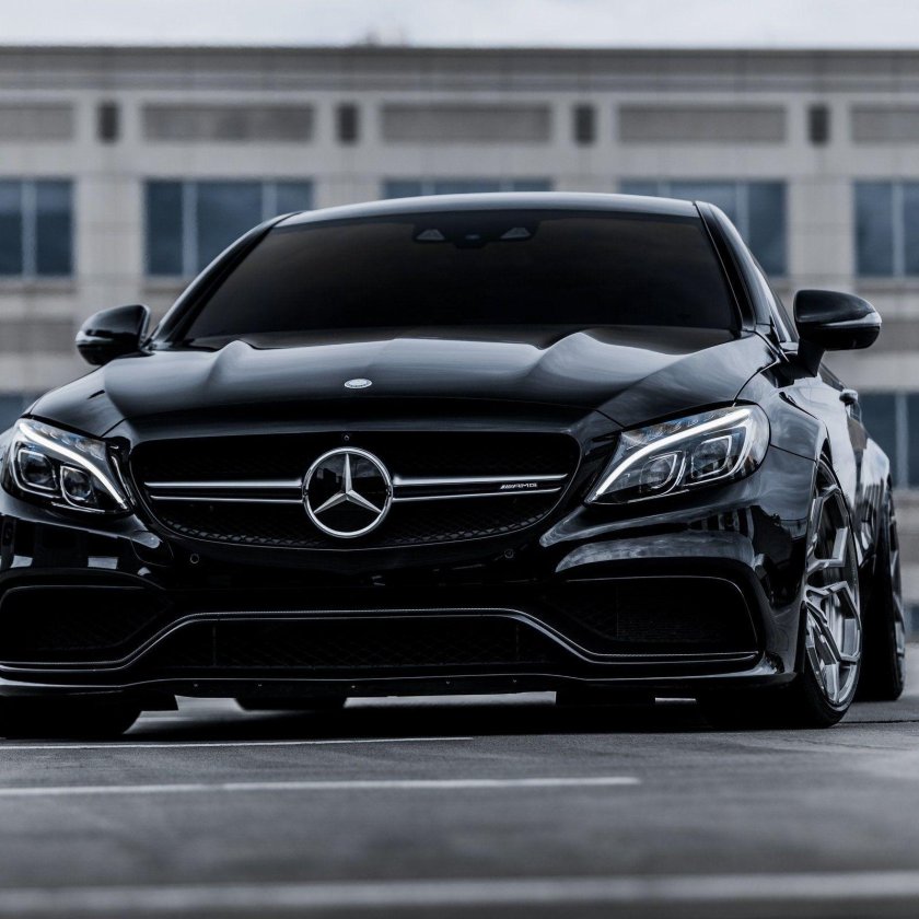 Мерседес Бенц с 63 АМГ черный