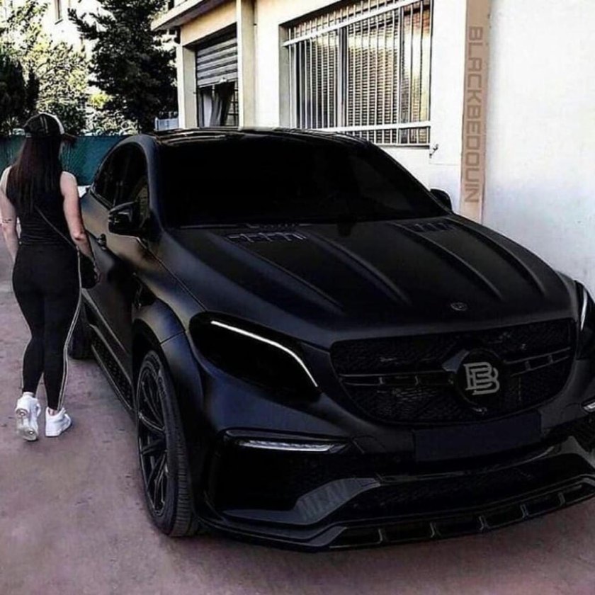 Мерседес с 63 АМГ черный матовый