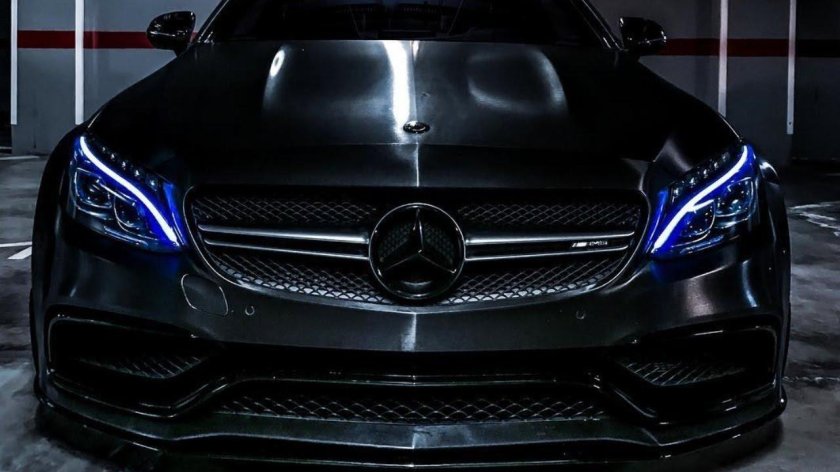 Мерседес-Бенц AMG 63 черный