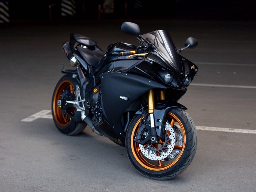 Yamaha YZF-r1 черный