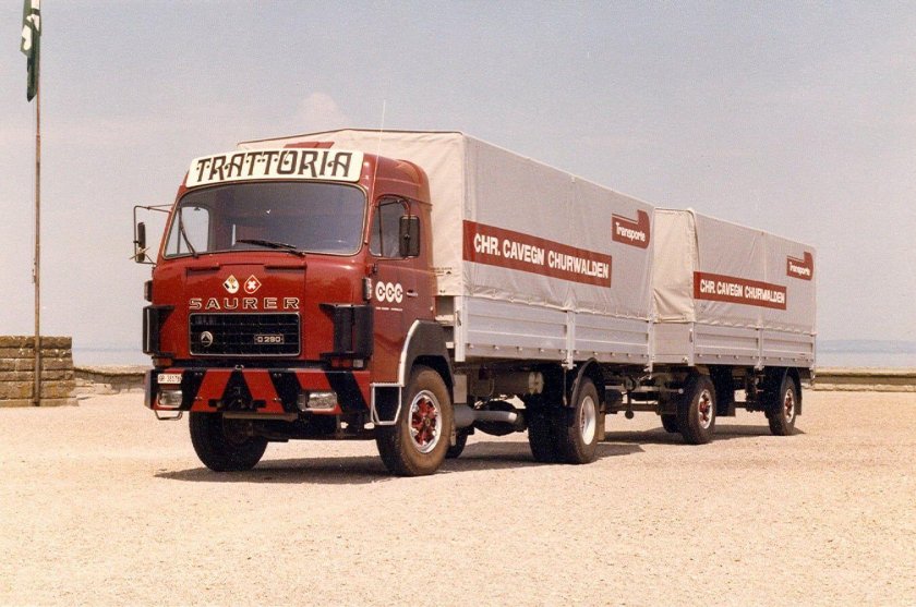 Старые грузовики