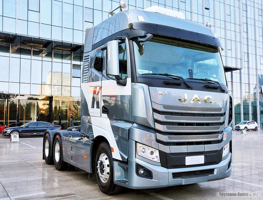 Седельный тягач JAC k7