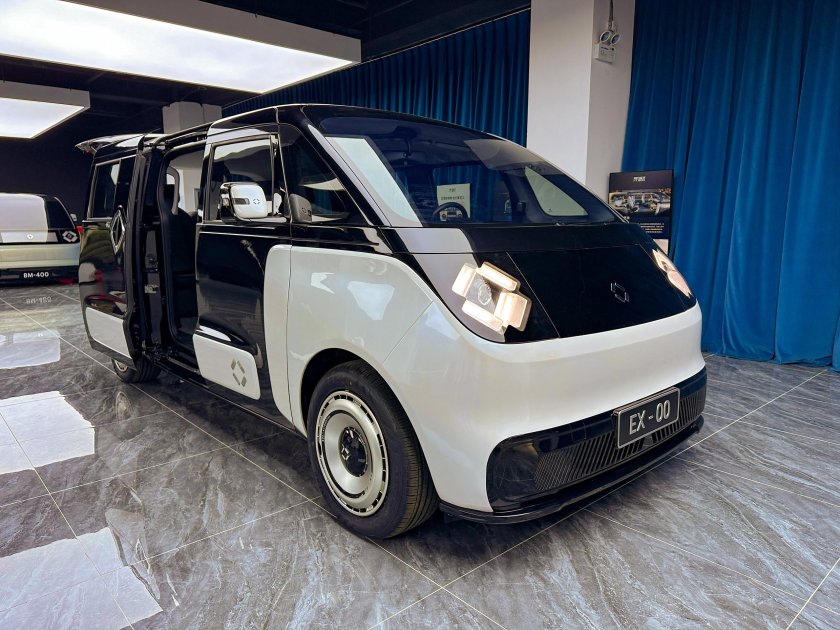 Электрический минивэн