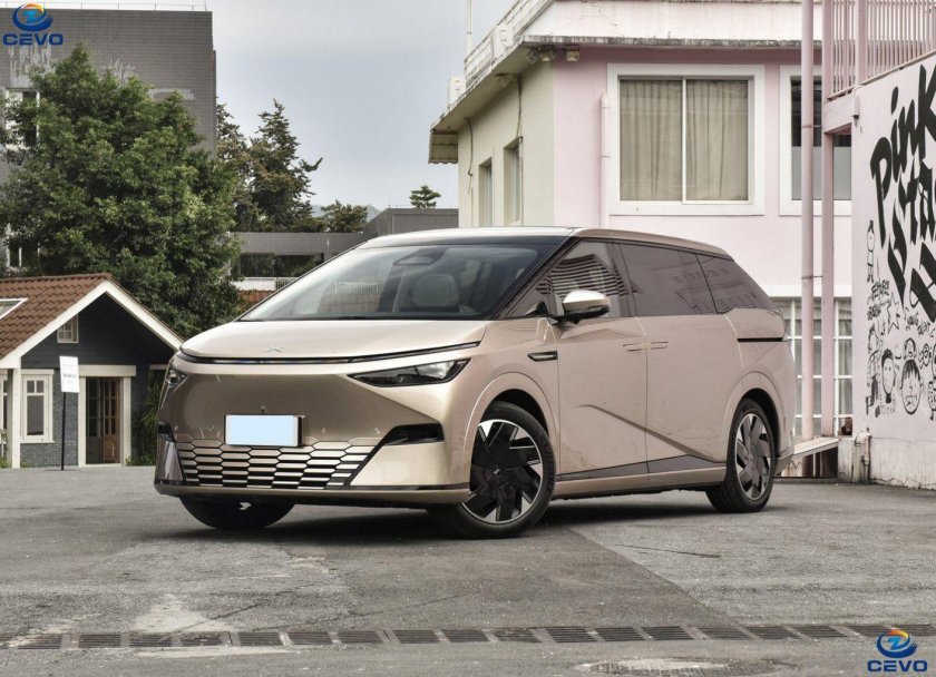 Xpeng x9 mpv