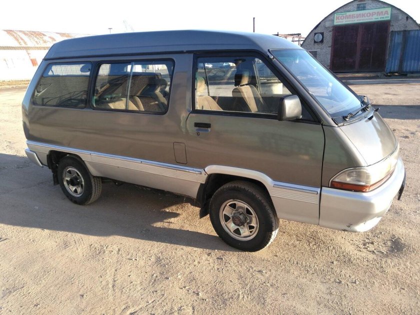Тойота Таун айс 1990 года
