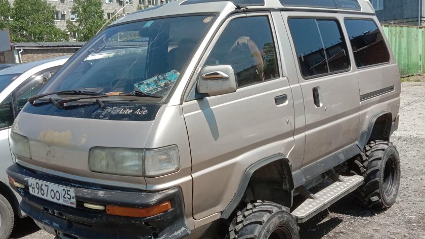 Полноприводный микроавтобус Тойота