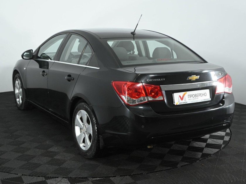 Шевроле Круз черный седан