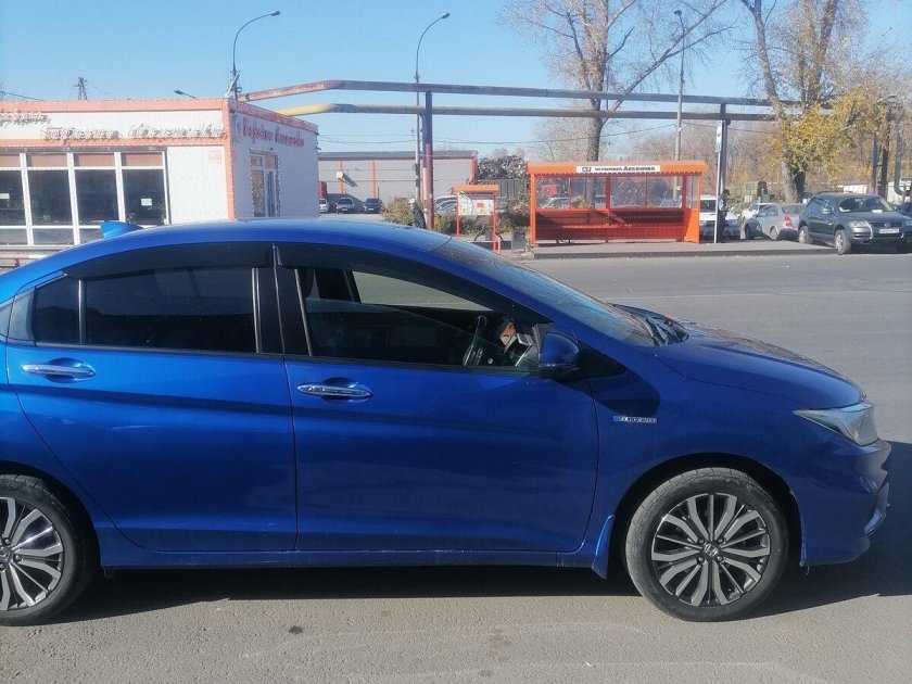 Honda grace 2017 4 wd