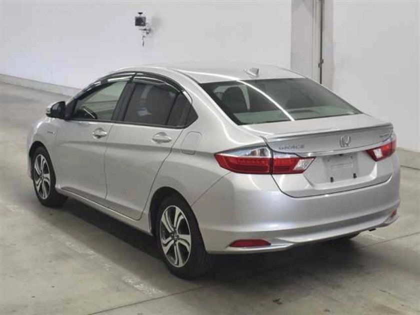 Honda grace hybrid 2015