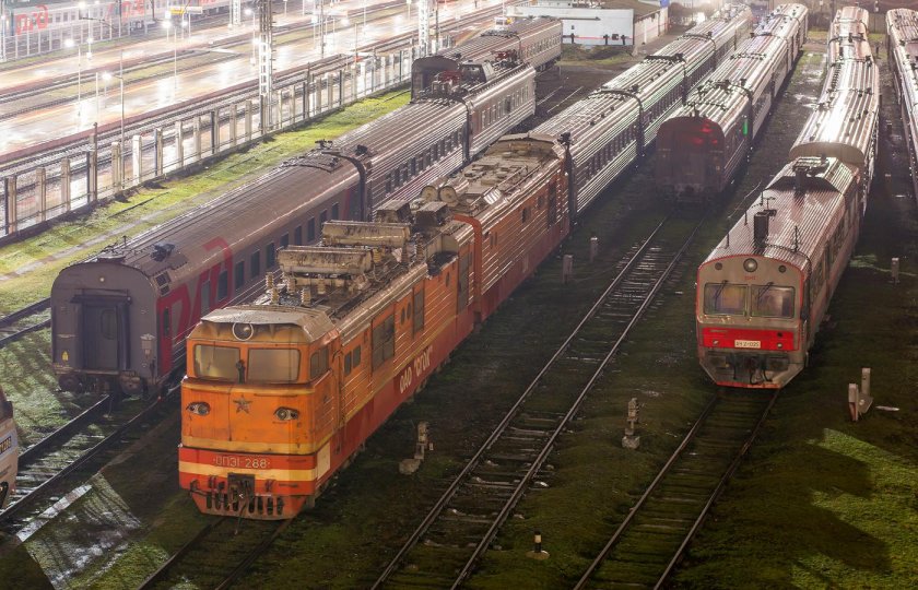 Локомотив поезд