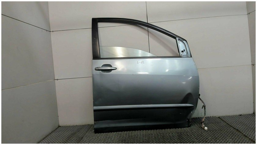 Левая передняя дверь