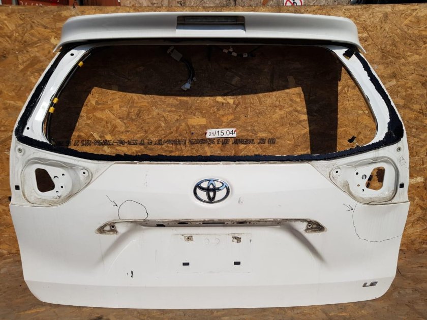 Toyota Sienna крышка багажника