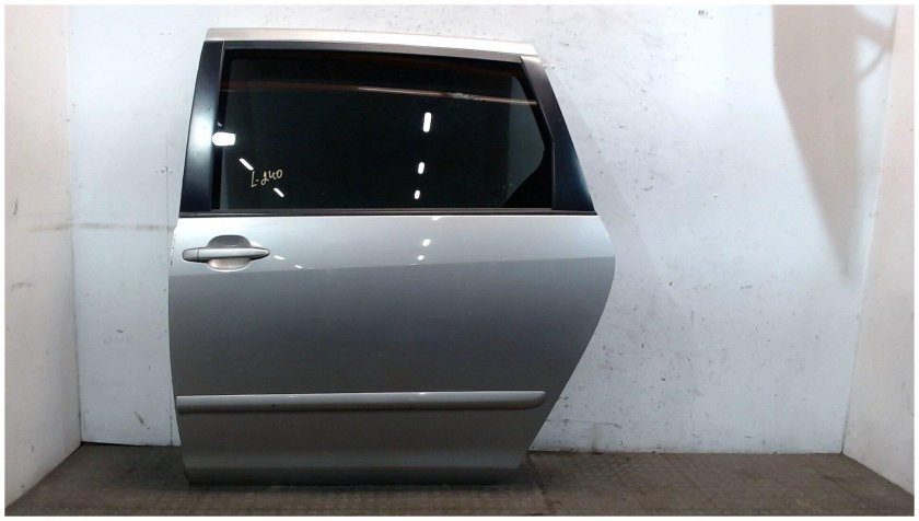 Правая дверь