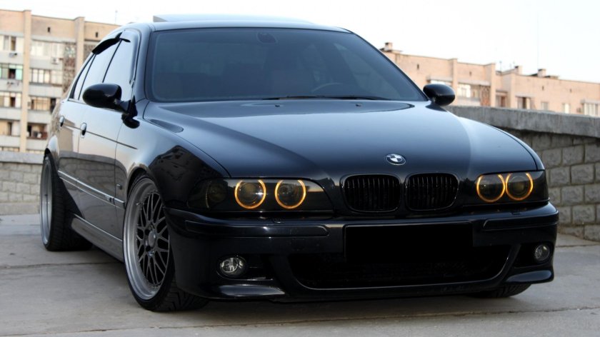 БМВ е39 черная