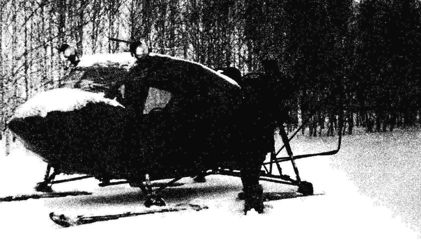 Легкомоторный самолет в снегу