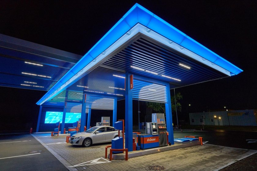 АЗС синего цвета