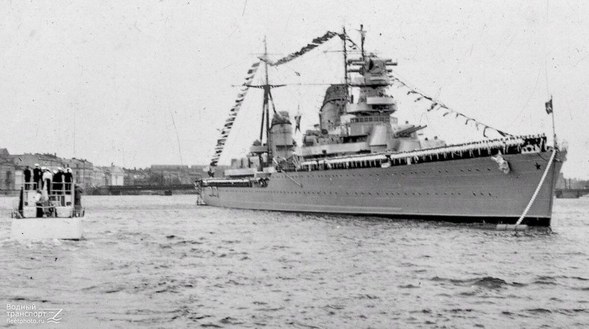 Крейсер Максим Горький