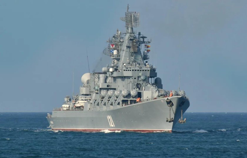Флагман Черноморского флота ракетный крейсер Москва