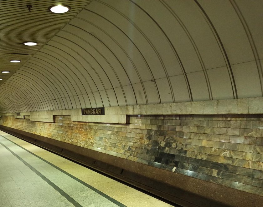 Станция метро Римская