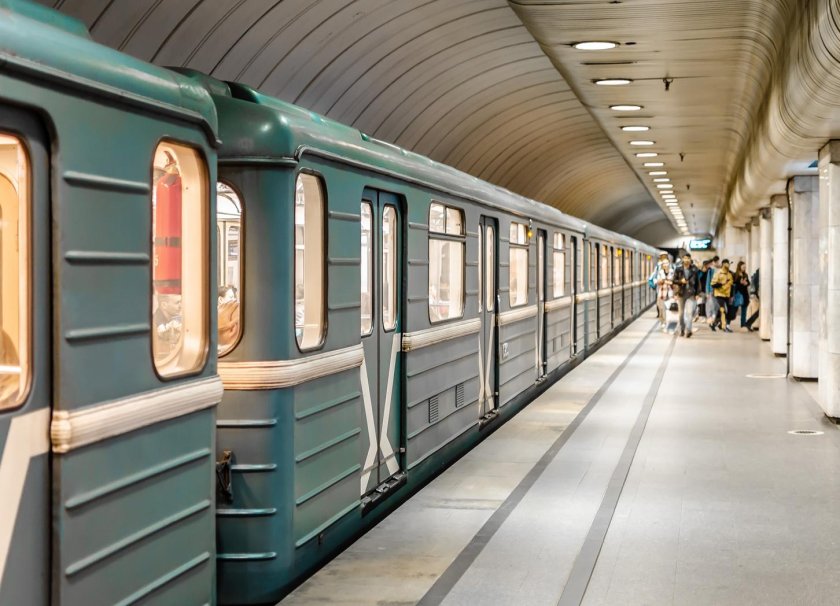 Метро вагон