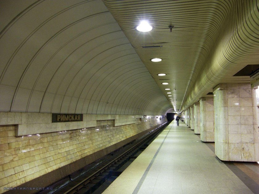 Метро Римская фонтан