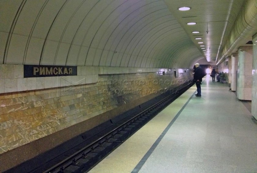 Станция метро Римская