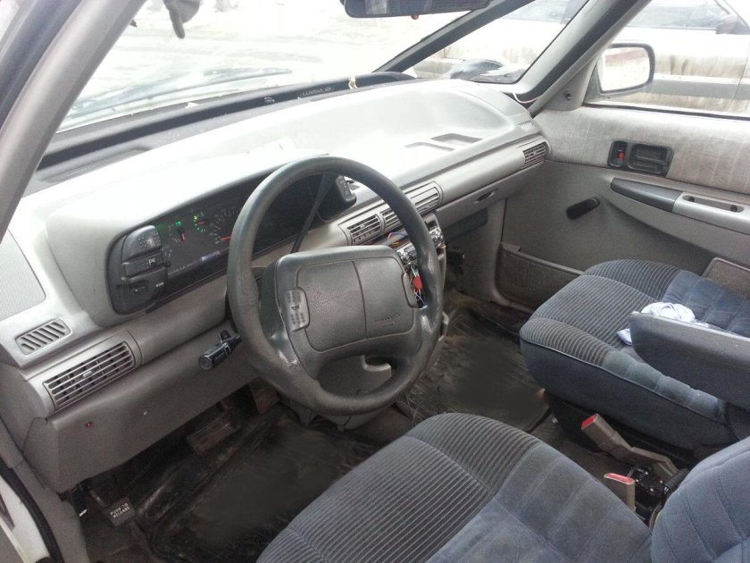 Chevrolet Lumina APV 1990 салон