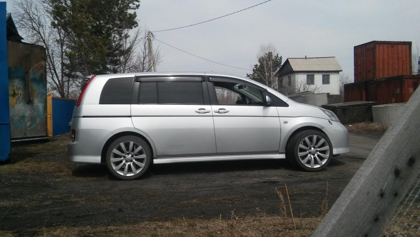 Toyota Isis на 17 дисках