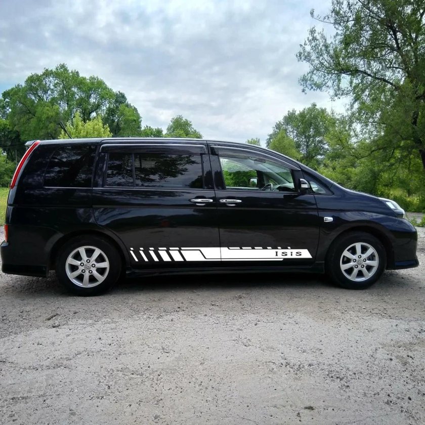 Тойота Исис 2010