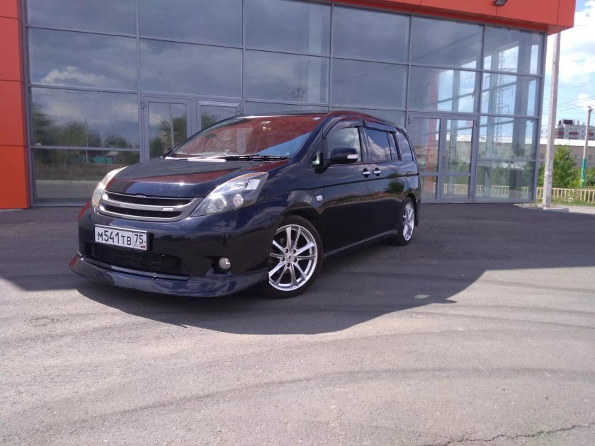 Toyota Isis Platana Tuning