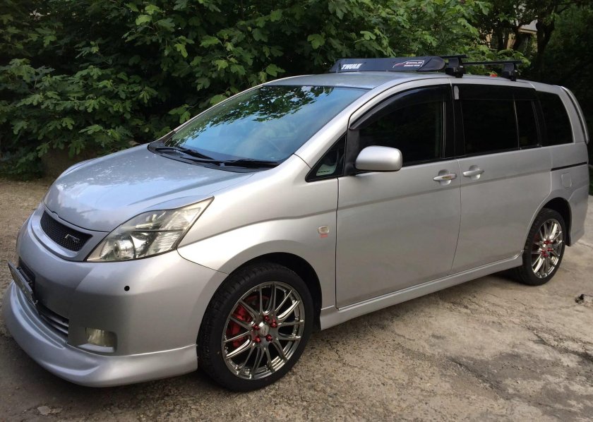 Тойота Исис на 17 дисках