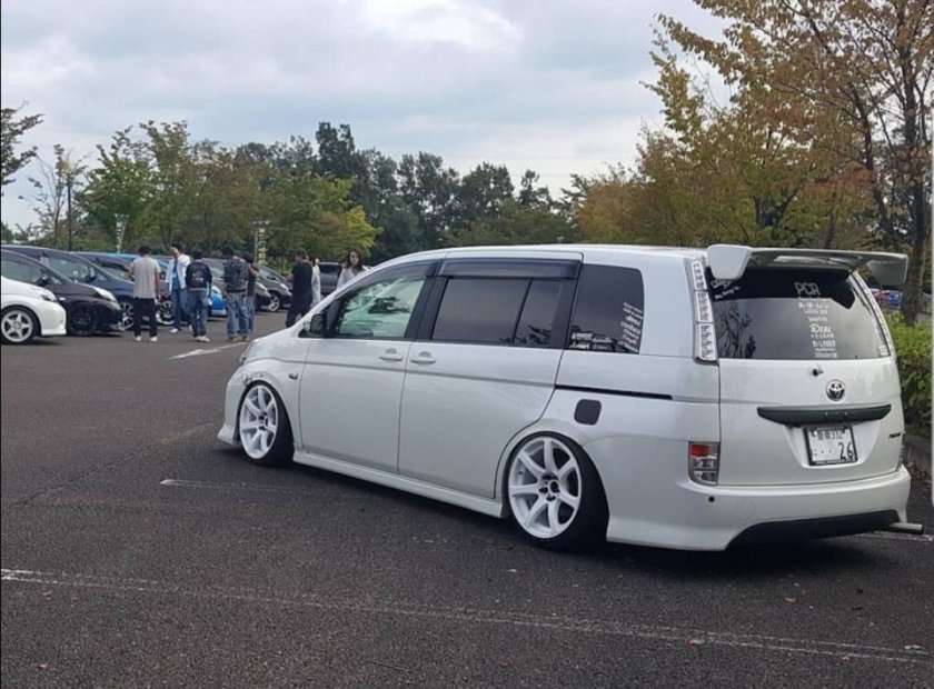 Toyota Isis стенс