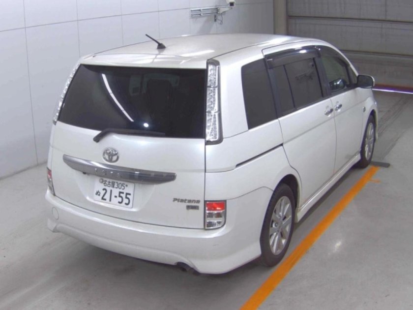 Nissan elgrand ii (e51)