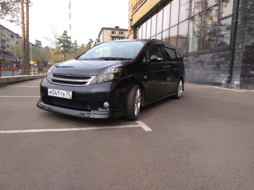 Toyota Isis tunning
