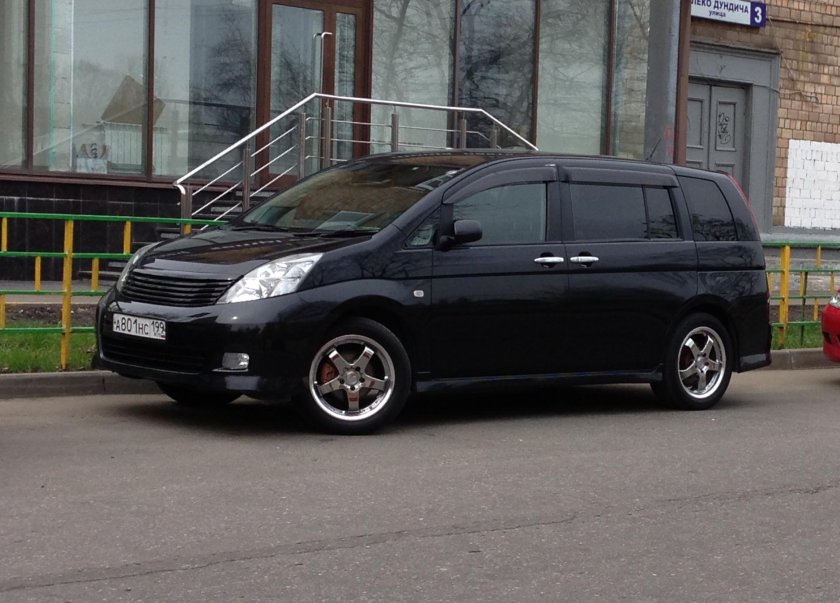 Toyota Isis колеса