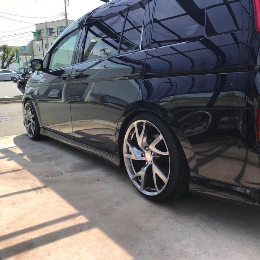 Toyota Isis диски r18