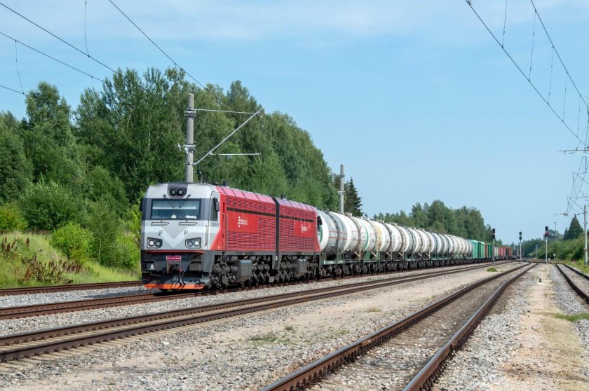 Локомотив поезд