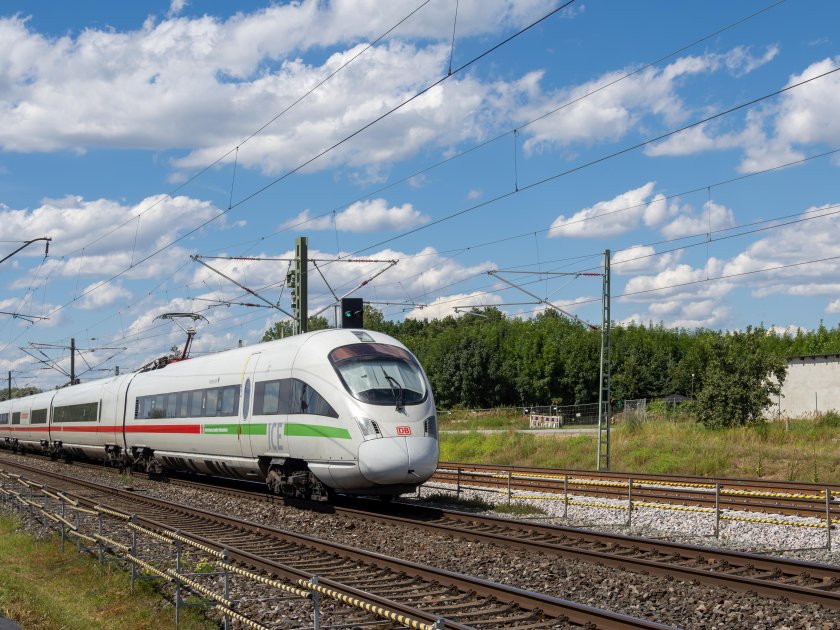 Высокоскоростной поезд сапсан