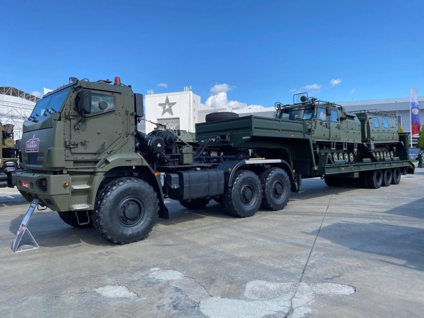 Военный тягач камаз