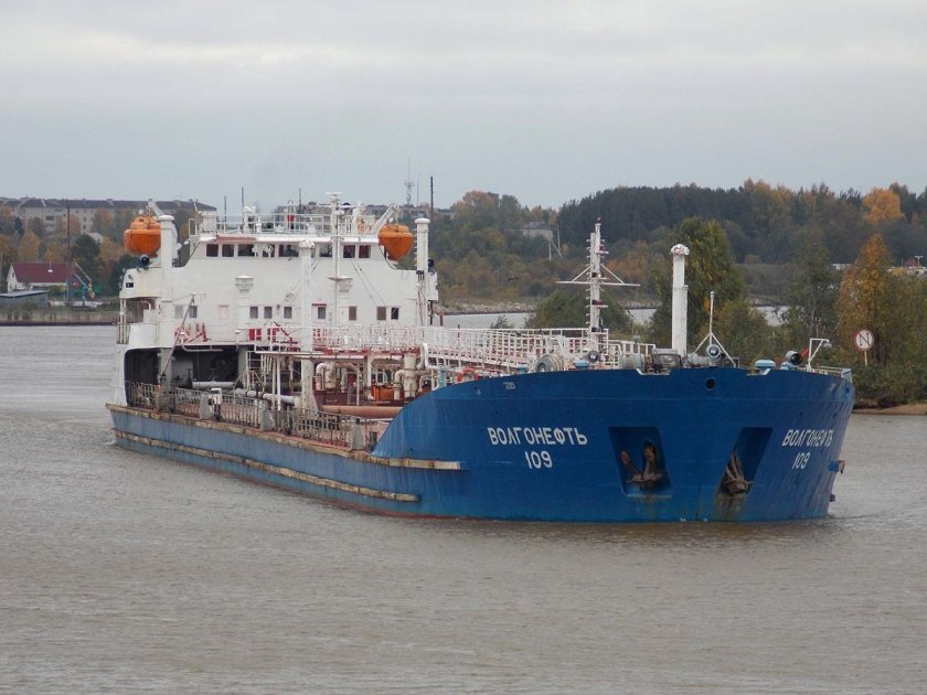 Танкер волгонефть