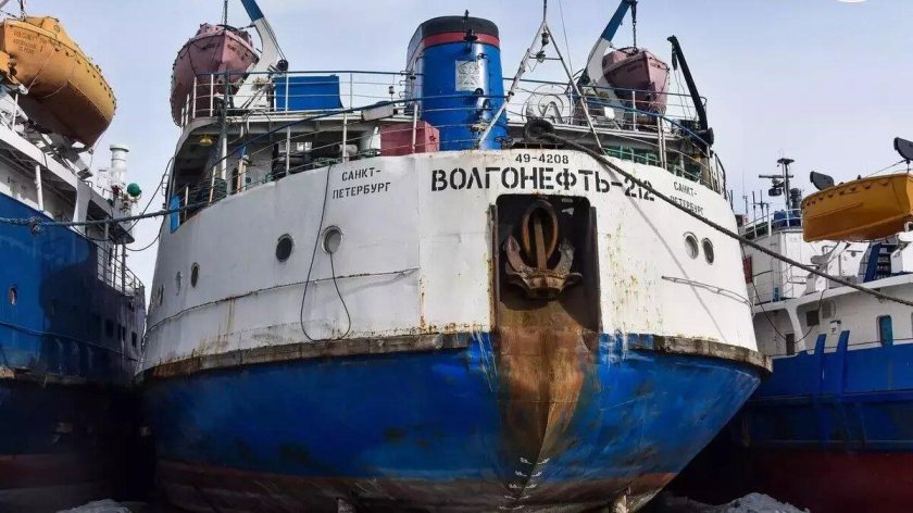 Танкер волгонефть 239