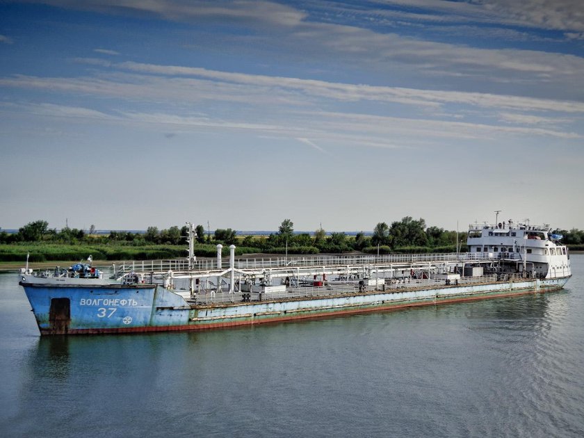 Танкер Волгонефть 37