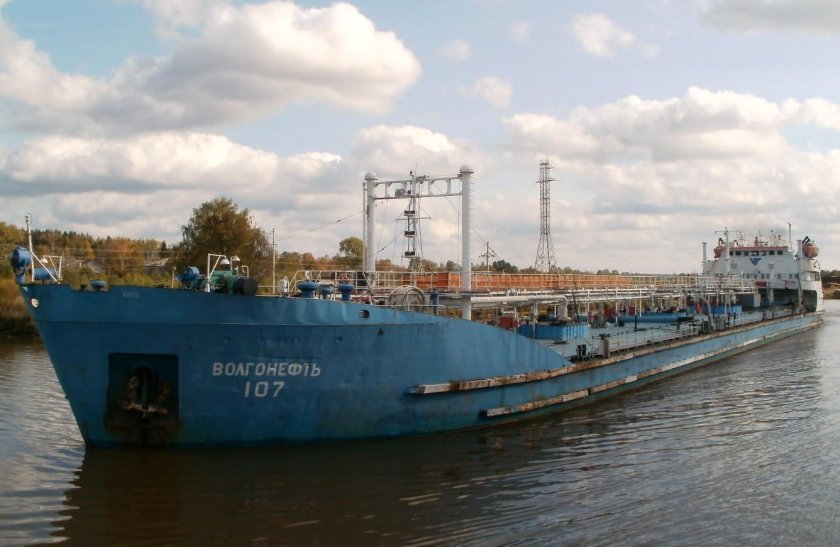 Танкер Волгонефть 107