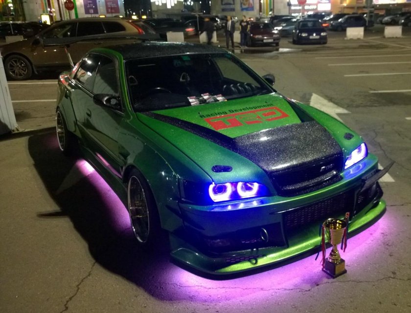 Тойота Чайзер 100 неон