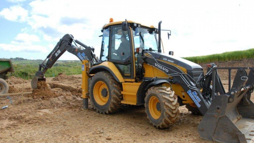 Экскаватор-погрузчик Volvo bl71