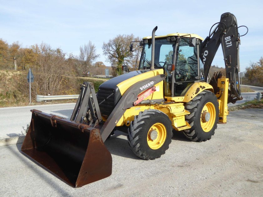 Экскаватор Volvo bl71