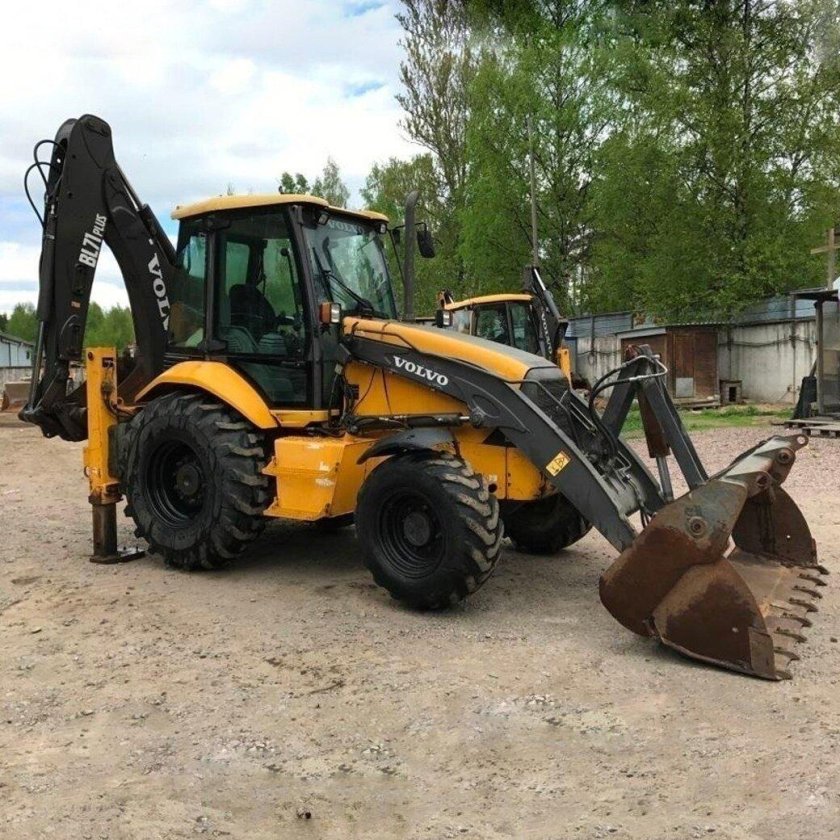 Экскаватор-погрузчик Volvo bl71