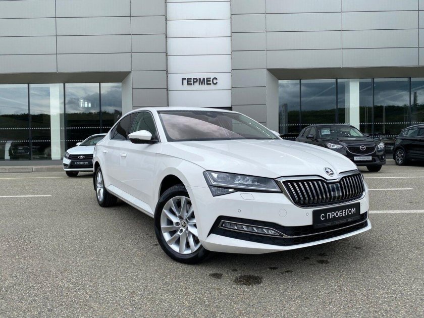 Škoda Superb 2020 белая