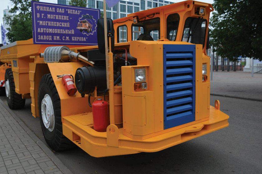 Шахтный самосвал МОАЗ