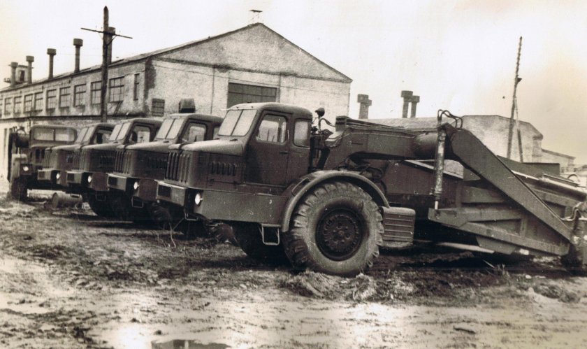 Одноосный тягач МАЗ-529